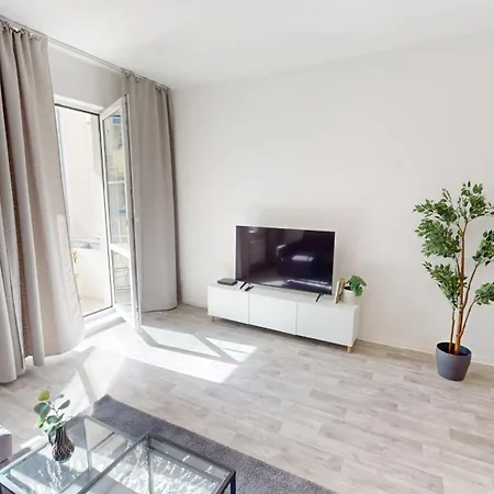 2-raum-wohnung In Zentrumsnaehe Apartment